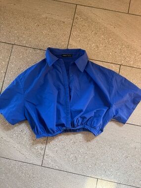 SHEIN Short Sleeve Cropped Button-Up in Blue